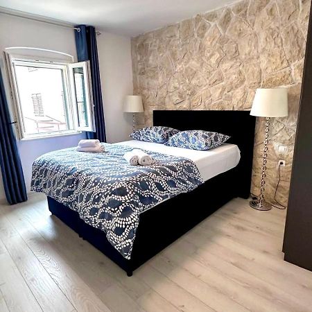 Apartment Vijoleta In City Centre Split Bagian luar foto
