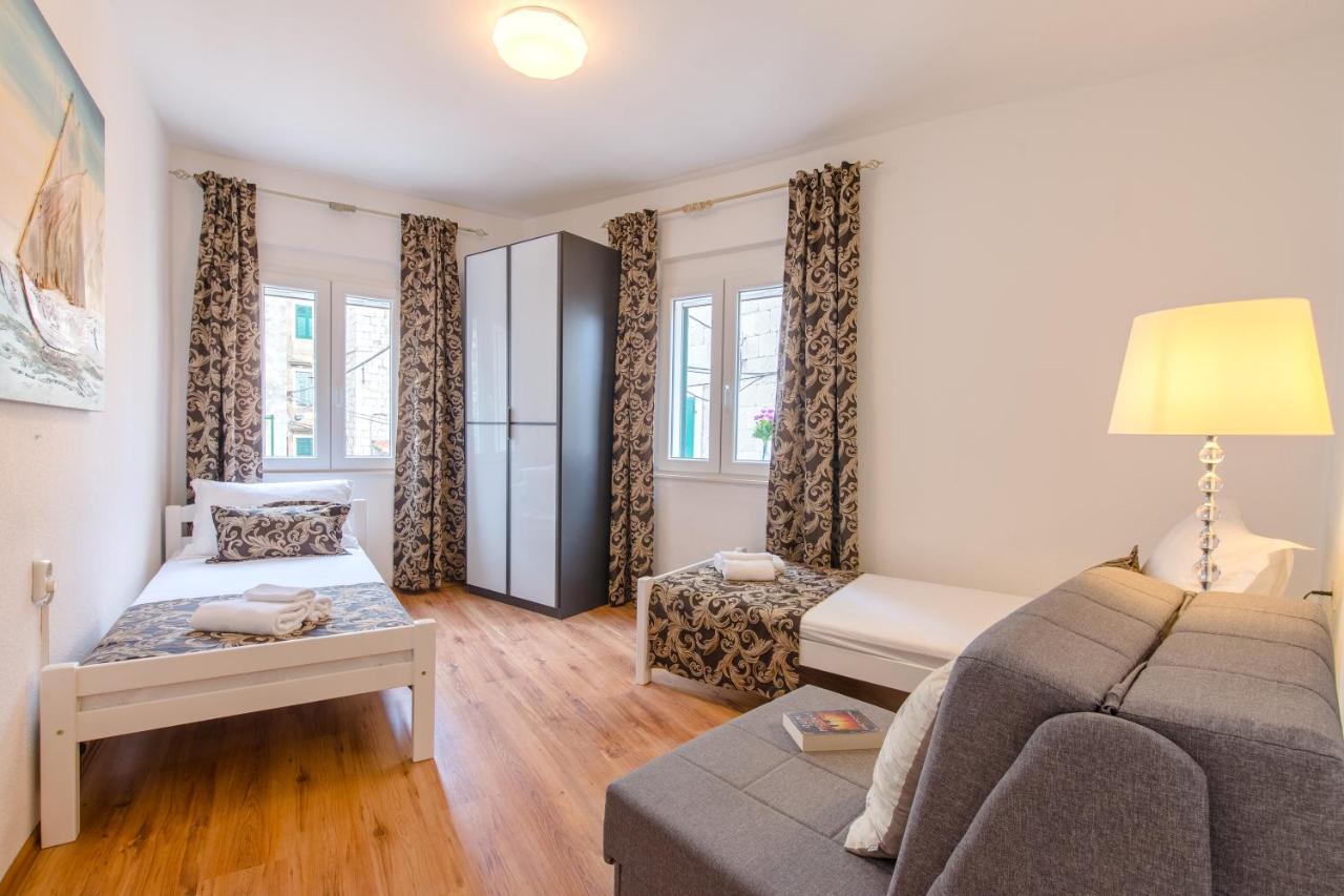 Apartment Vijoleta In City Centre Split Bagian luar foto