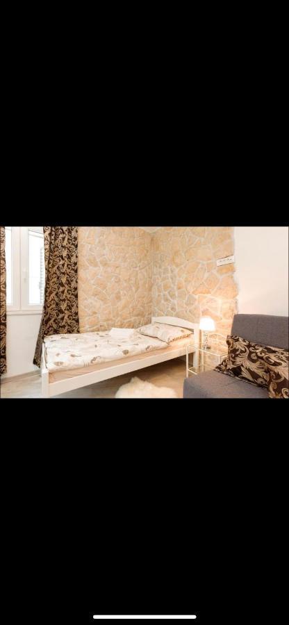 Apartment Vijoleta In City Centre Split Bagian luar foto