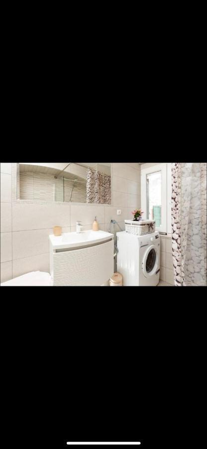 Apartment Vijoleta In City Centre Split Bagian luar foto