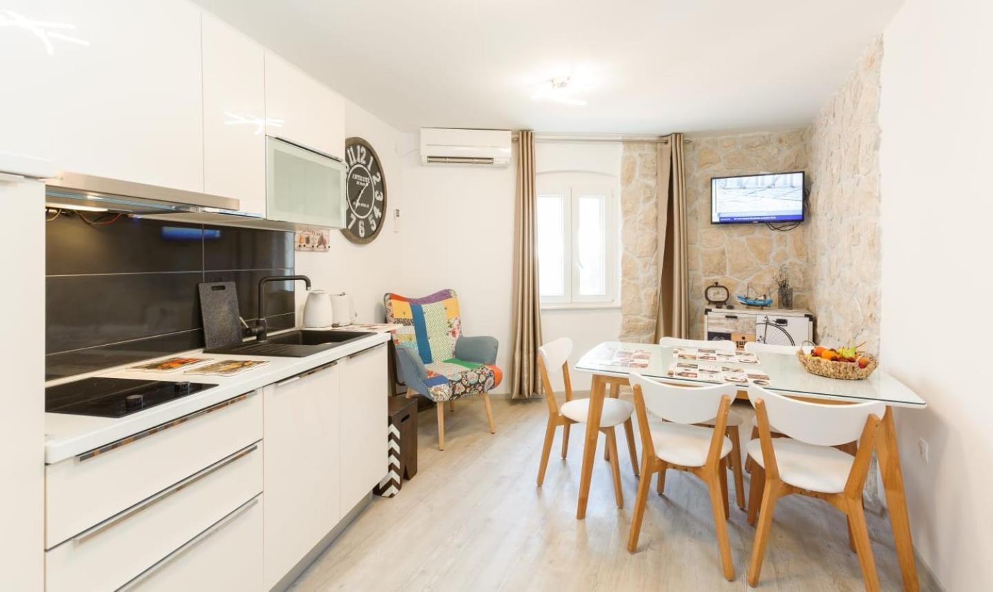 Apartment Vijoleta In City Centre Split Bagian luar foto